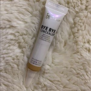 It cosmetics Bye Bye concealer. Size 2.07ml